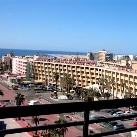 Hotel apartamentowy Field 3*